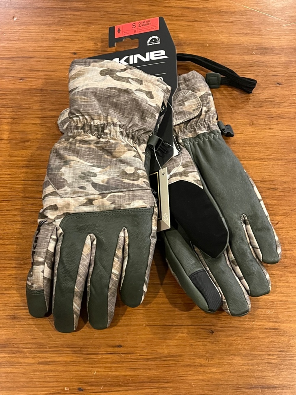 Dakine Fillmore Gore-Tex Short Winter Gloves Vintage Camo Tan Mens Size Small